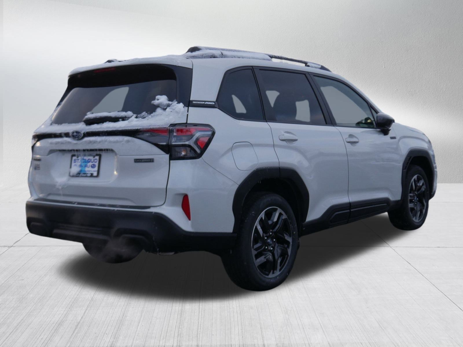 2025 Subaru Forester Premium photo 3