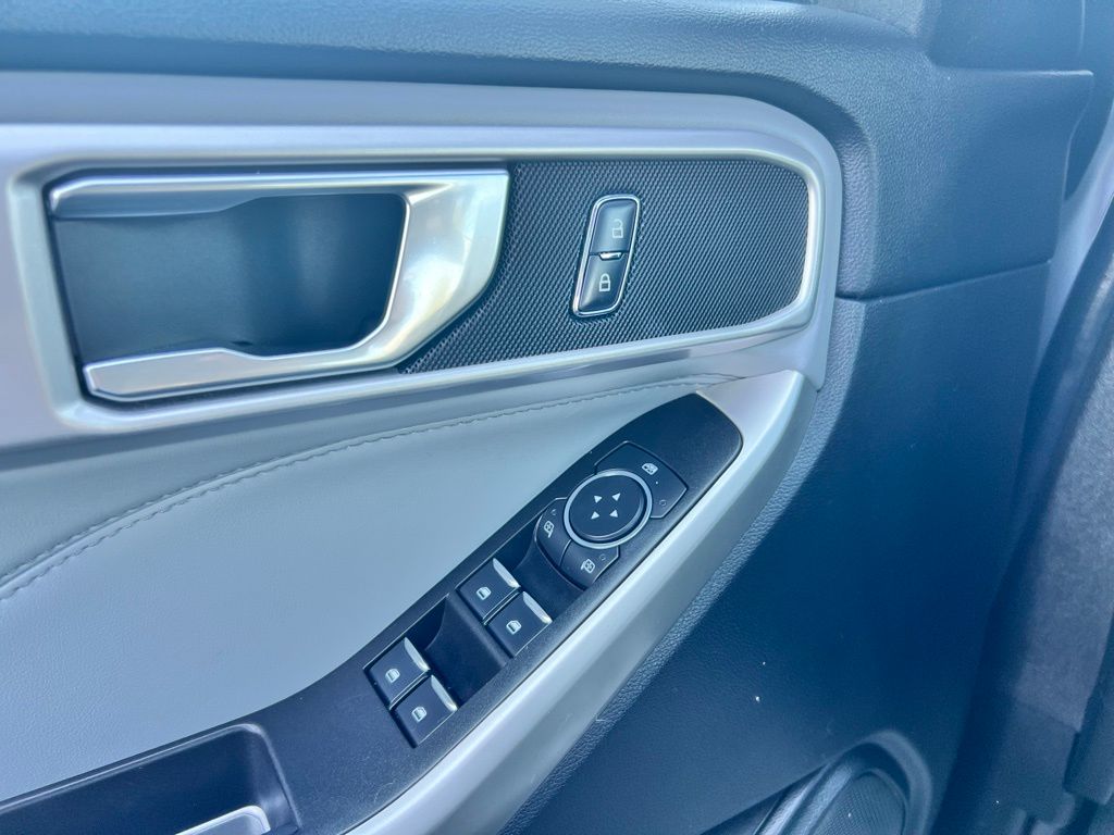 2022 Ford Explorer XLT photo 10