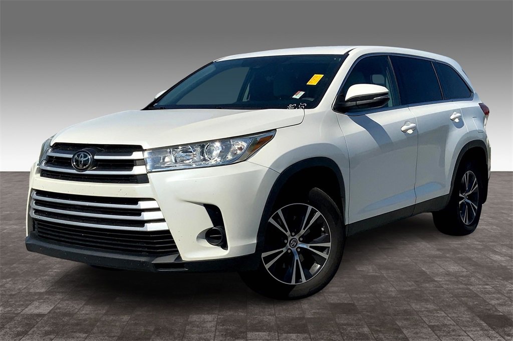 Used 2019 Toyota Highlander LE with VIN 5TDBZRFH9KS713382 for sale in Rainbow City, AL