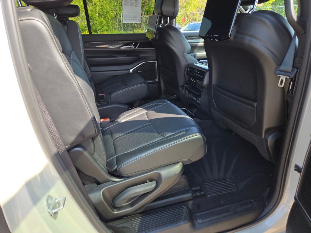 2022 Jeep Wagoneer Series III photo 10