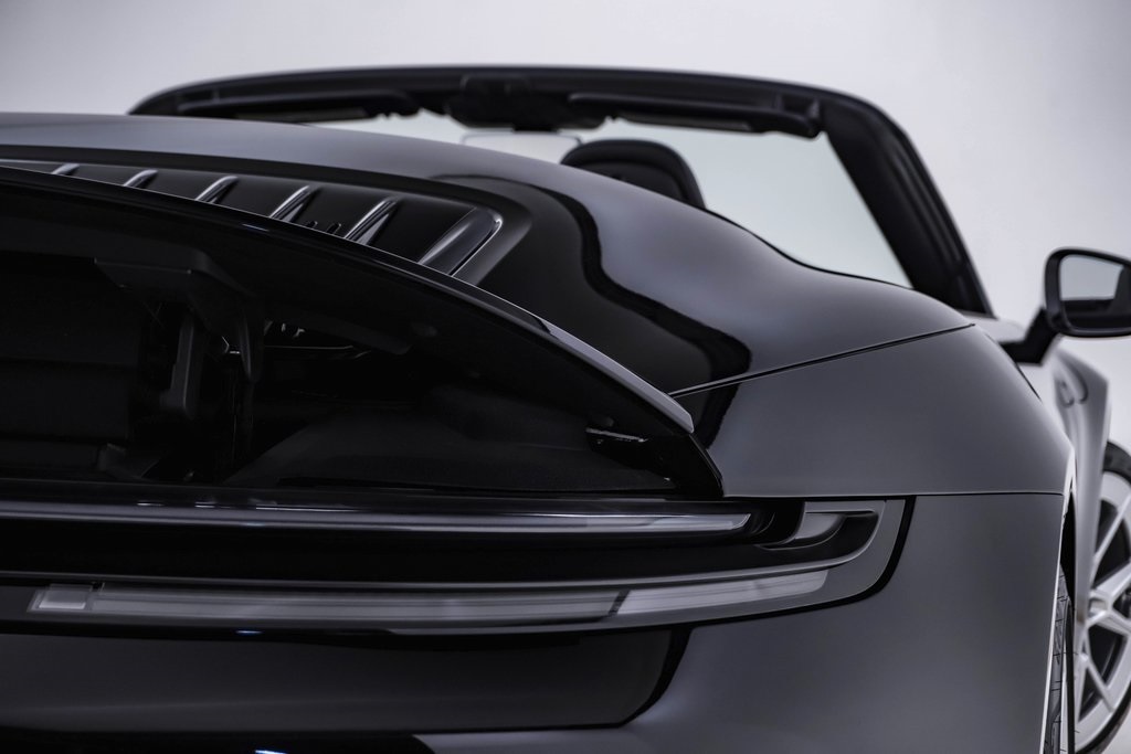 2025 Porsche 911 photo 15