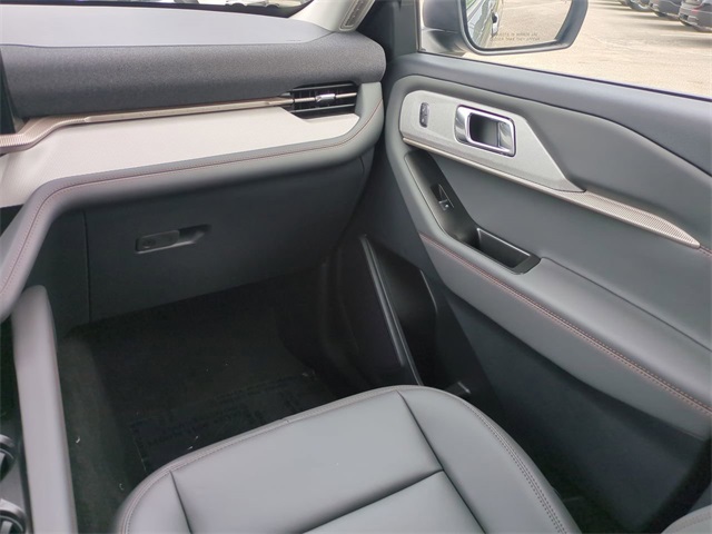 2025 Ford Explorer photo 16