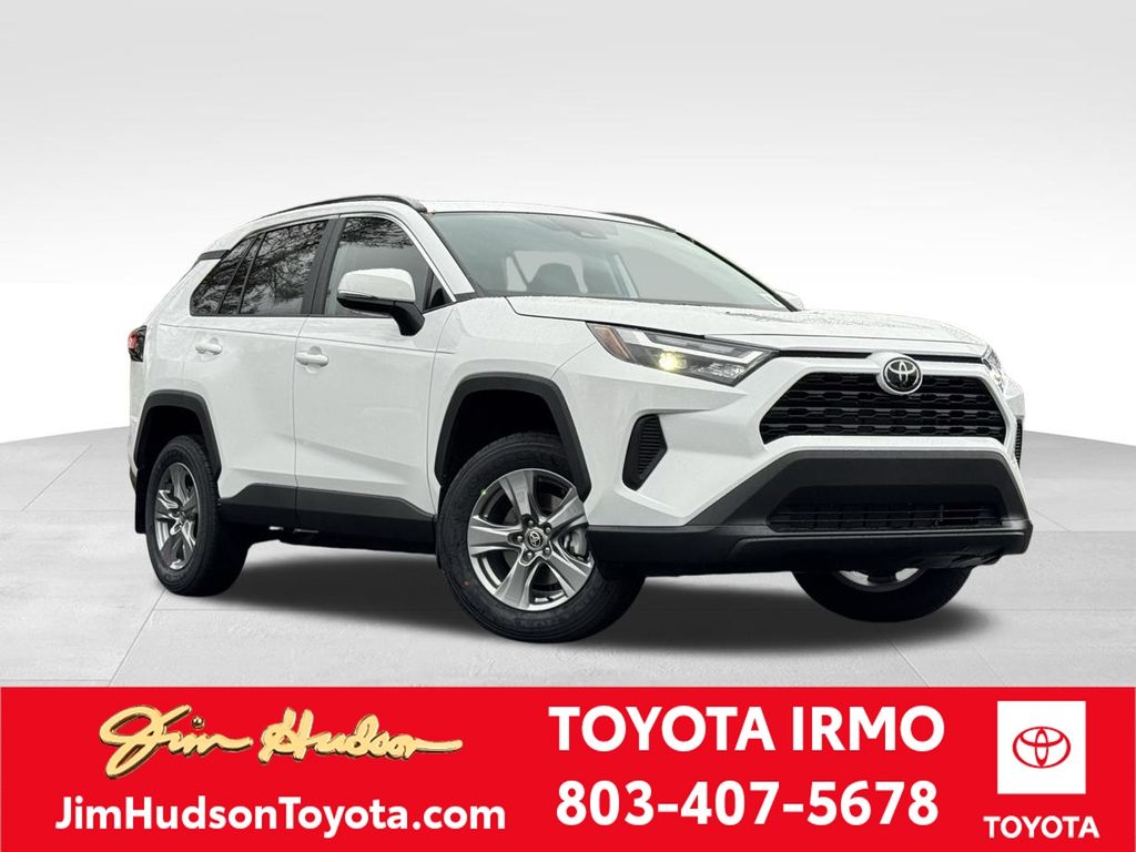 2025 Toyota RAV4 XLE's photo