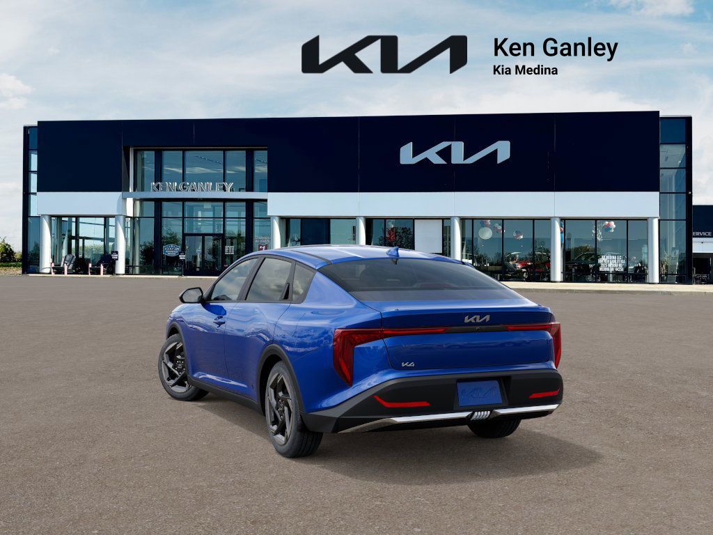 2025 Kia K4 EX photo 2