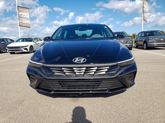 2025 Hyundai Elantra SEL Sport photo 2