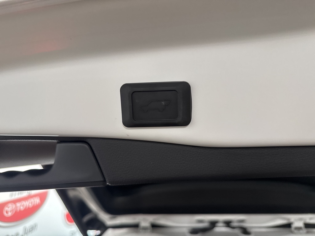 2025 Toyota RAV4 Hybrid XSE photo 24