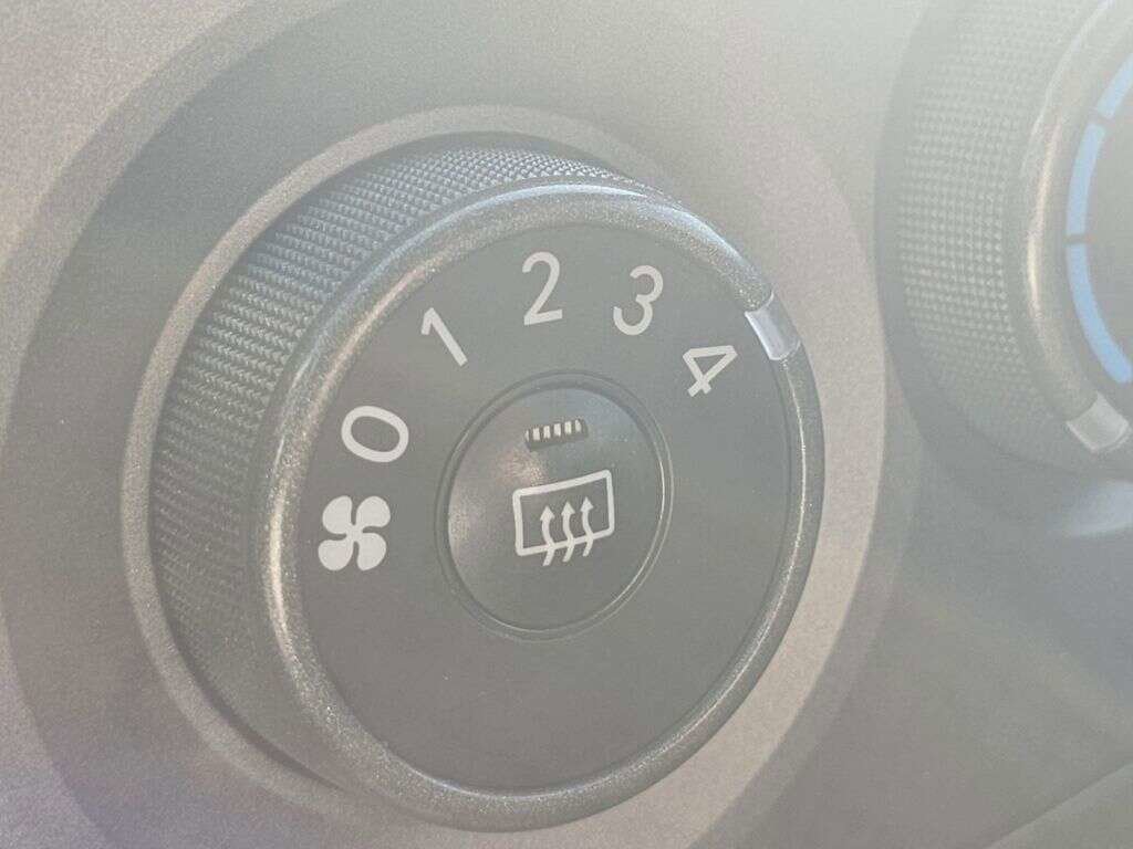 2013 Toyota Corolla L photo 2