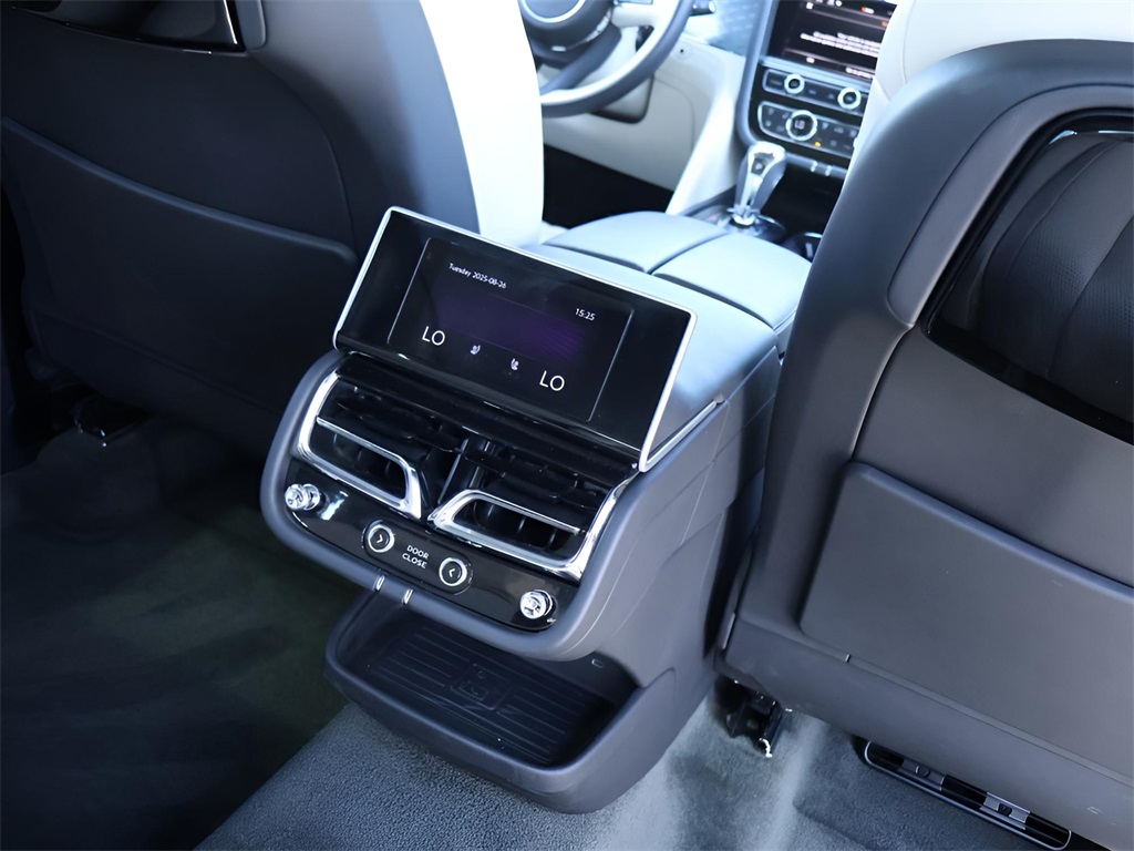 2023 Bentley Bentayga EWB Azure photo 12