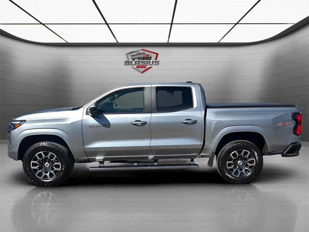 2023 Chevrolet Colorado Z71 photo 2