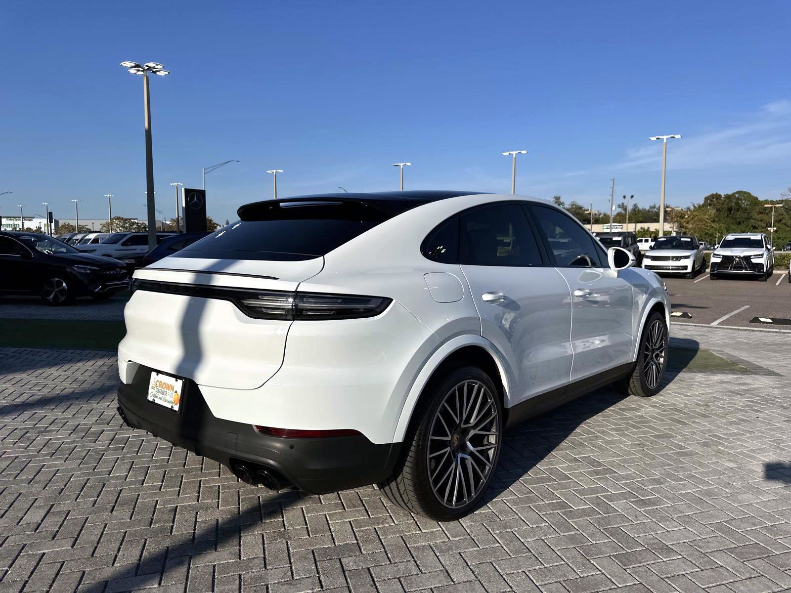 2023 Porsche Cayenne Platinum Edition photo 3