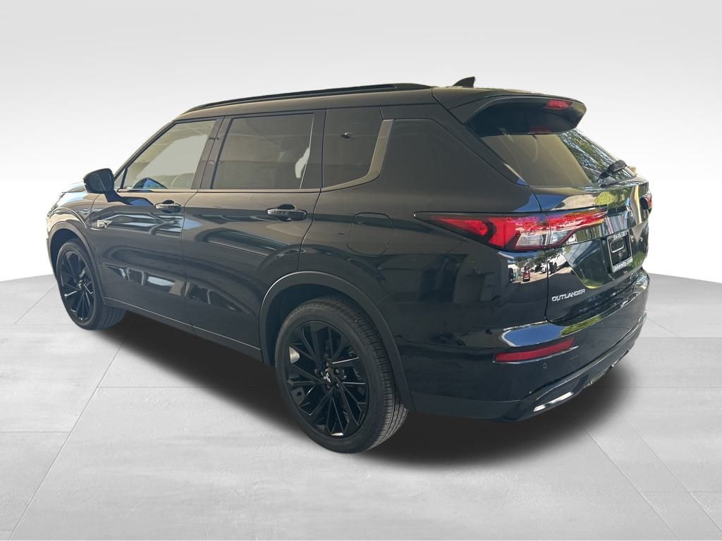 2025 Mitsubishi Outlander PHEV photo 4