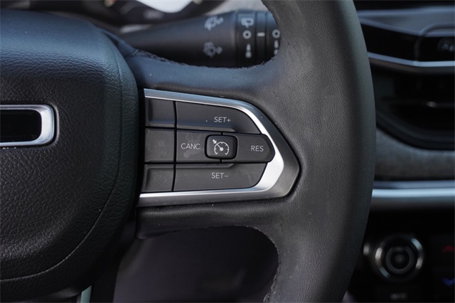 2023 Jeep Compass Latitude photo 25