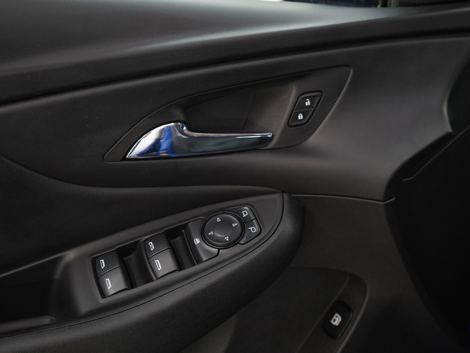 2017 Chevrolet Volt LT photo 16