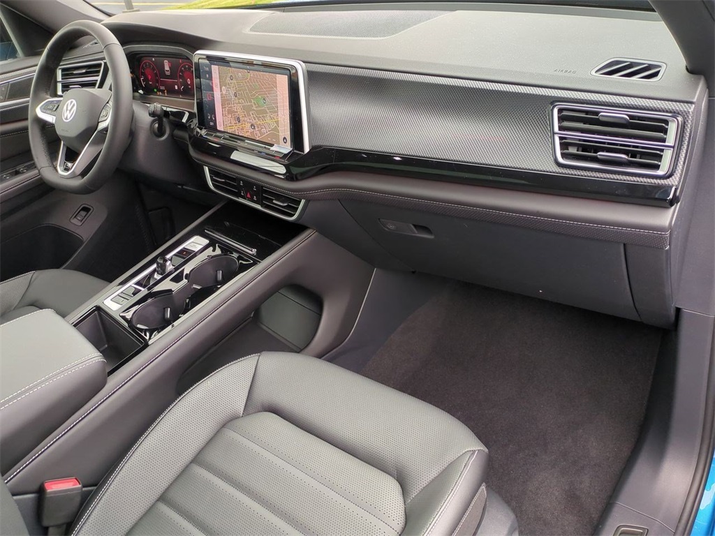 2025 Volkswagen Atlas Cross Sport SEL R-Line photo 28