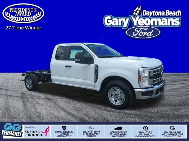 2025 Ford F-350 Super Duty Chassis Cab XL's photo