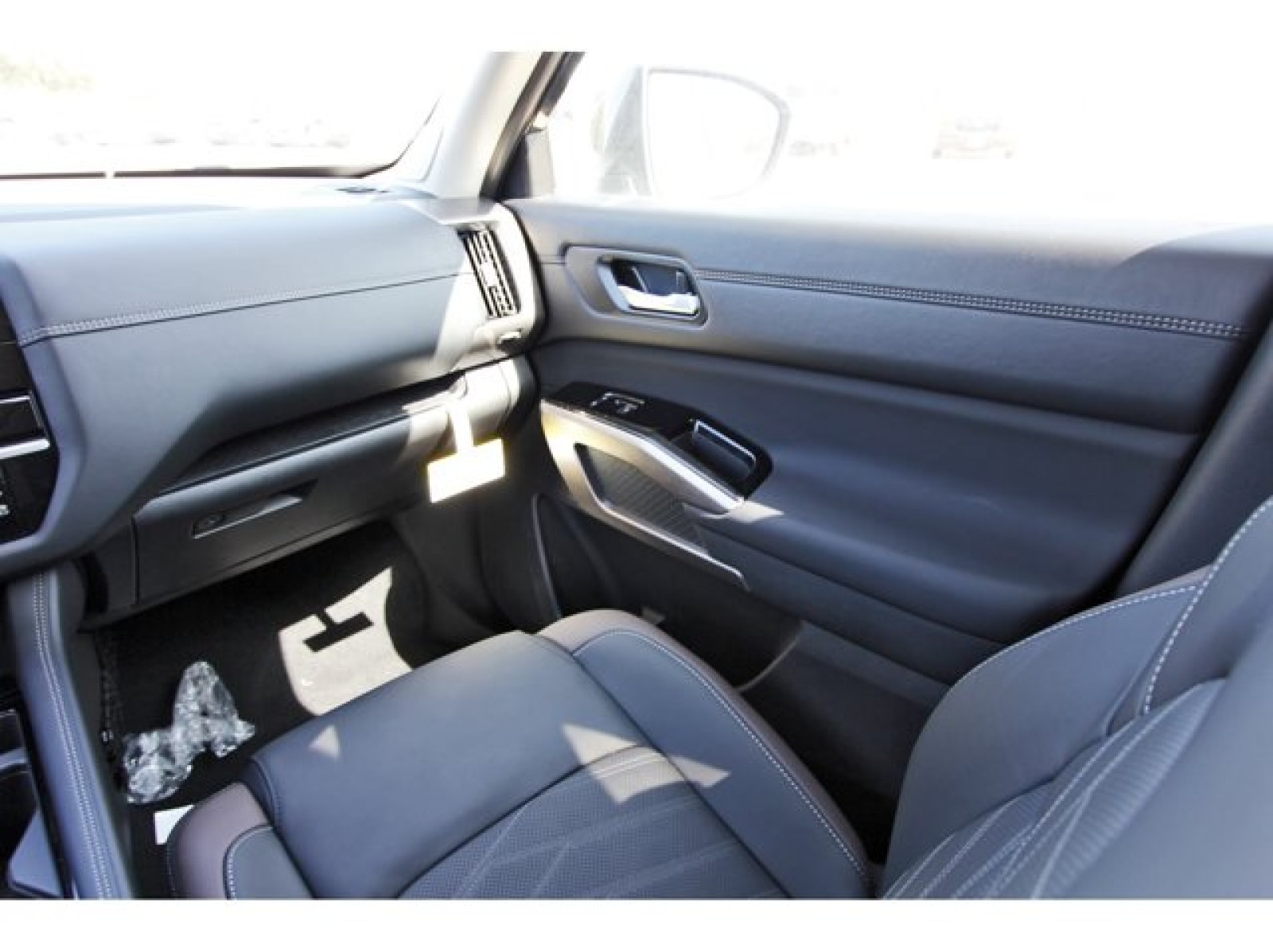 2025 Nissan Pathfinder Platinum Black at Robbins Nissan