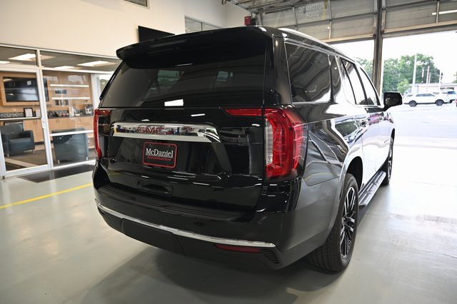 2024 Gmc Yukon SLT photo 2