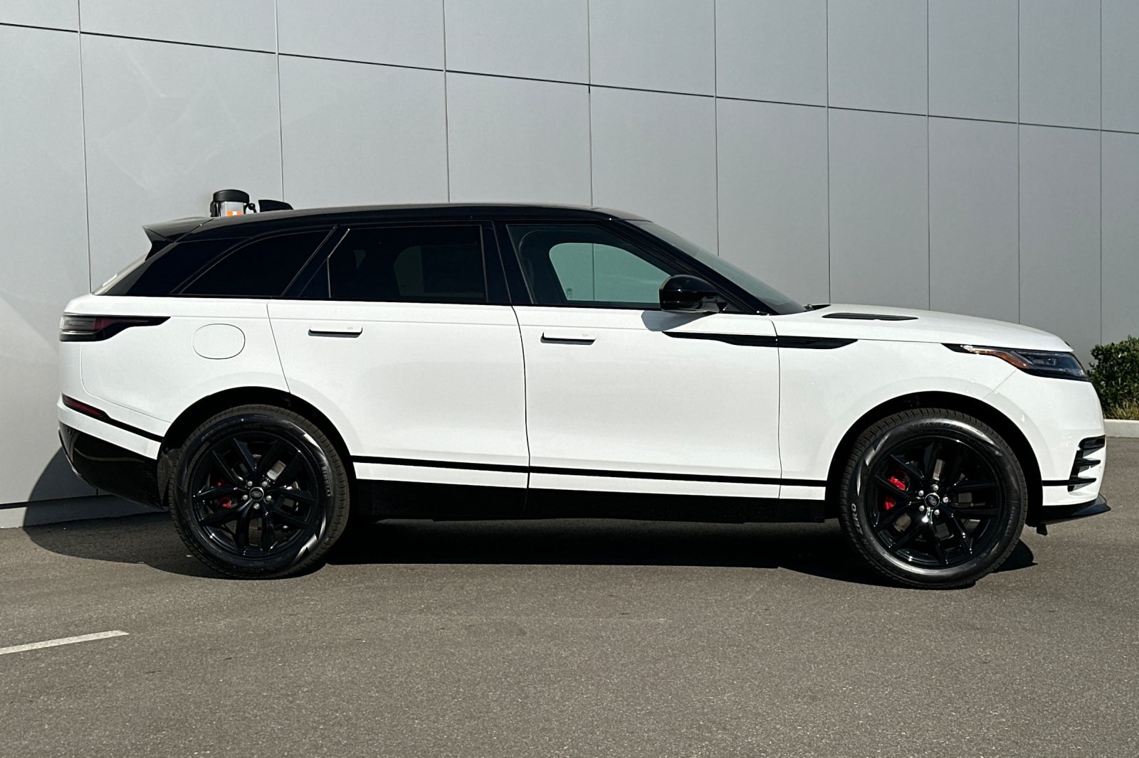 2025 Land Rover Range Rover Velar SE photo 6