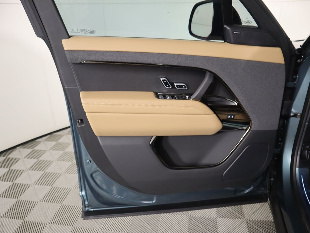 2025 Land Rover Range Rover Sport SE photo 25