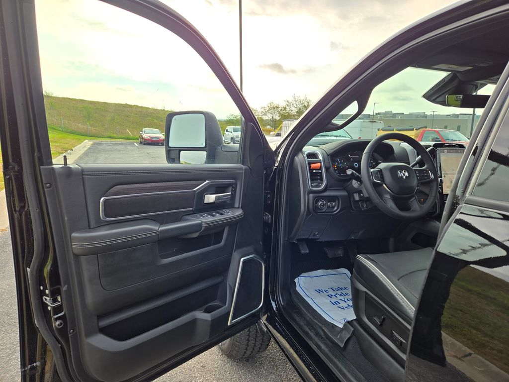 2025 Ram 2500 Laramie photo 9