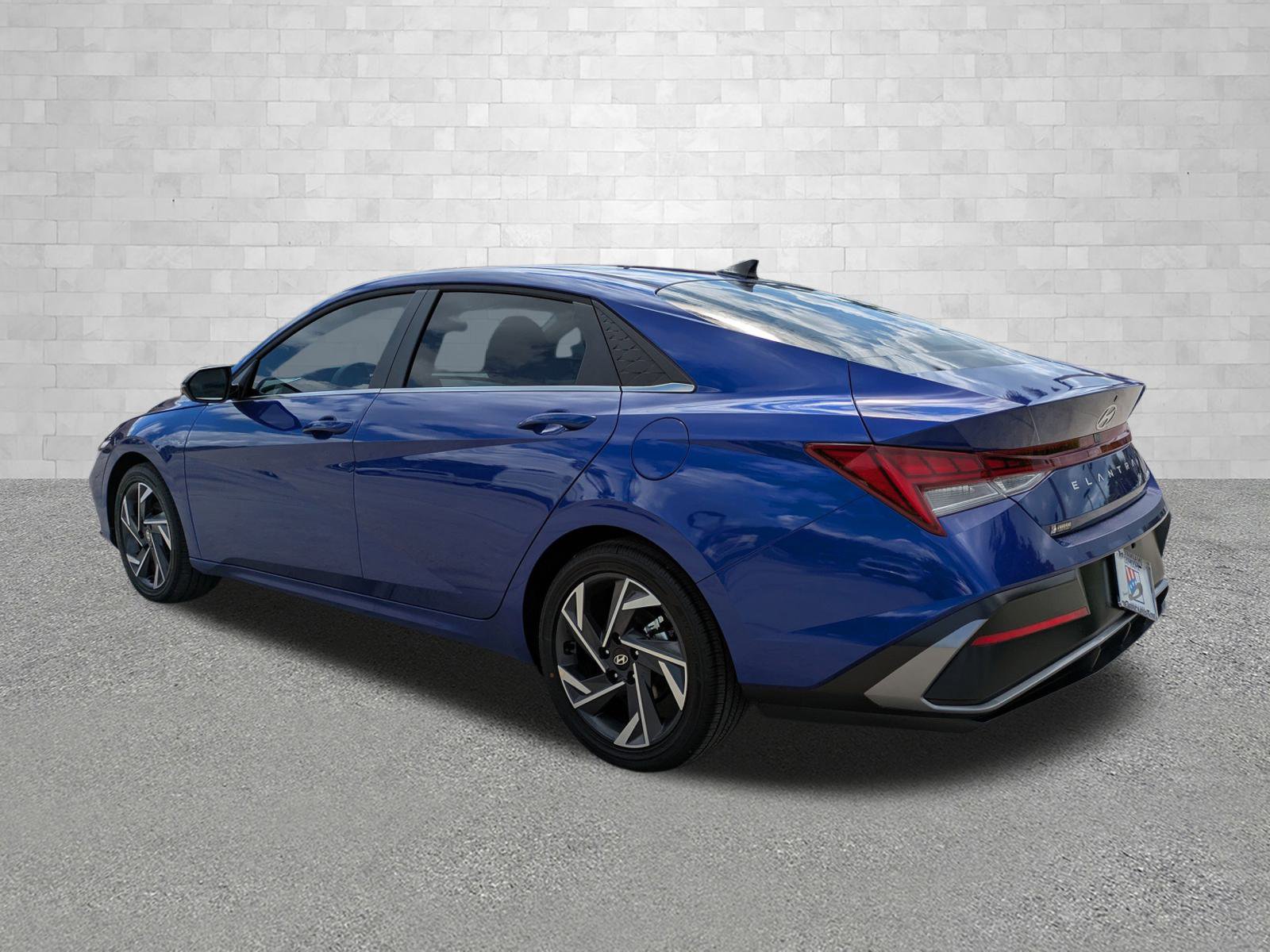 2025 Hyundai Elantra Limited photo 4