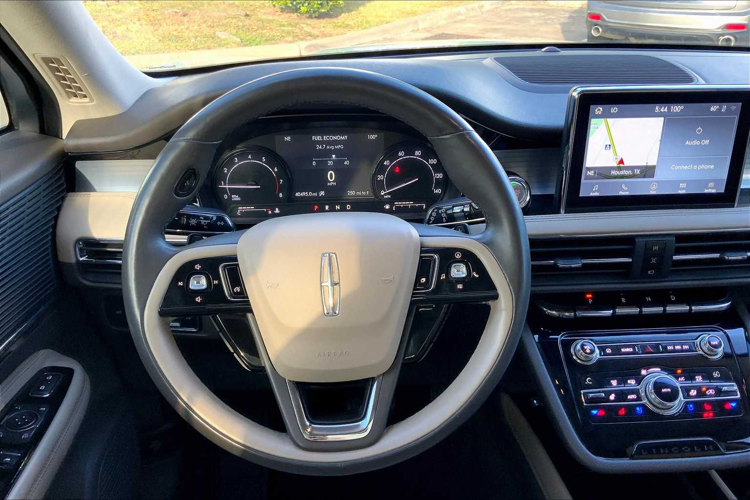 2020 Lincoln Corsair Standard photo 5
