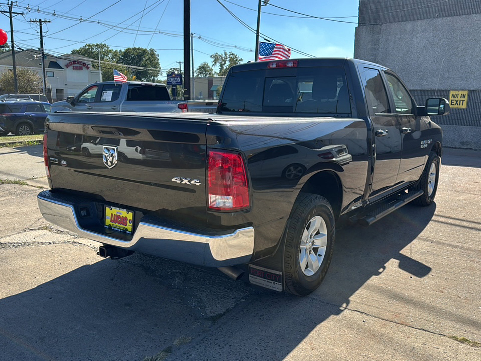 2017 Ram 1500 SLT photo 3