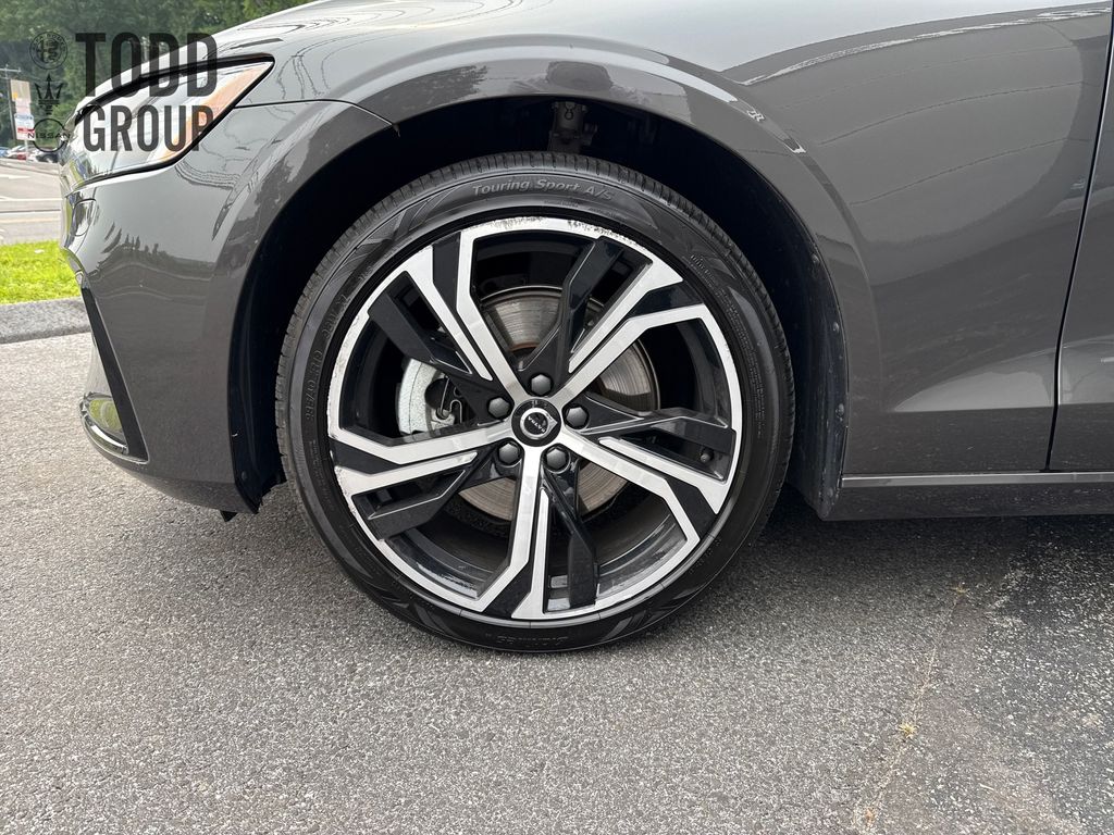 2025 Volvo S60 B5 AWD Core photo 24