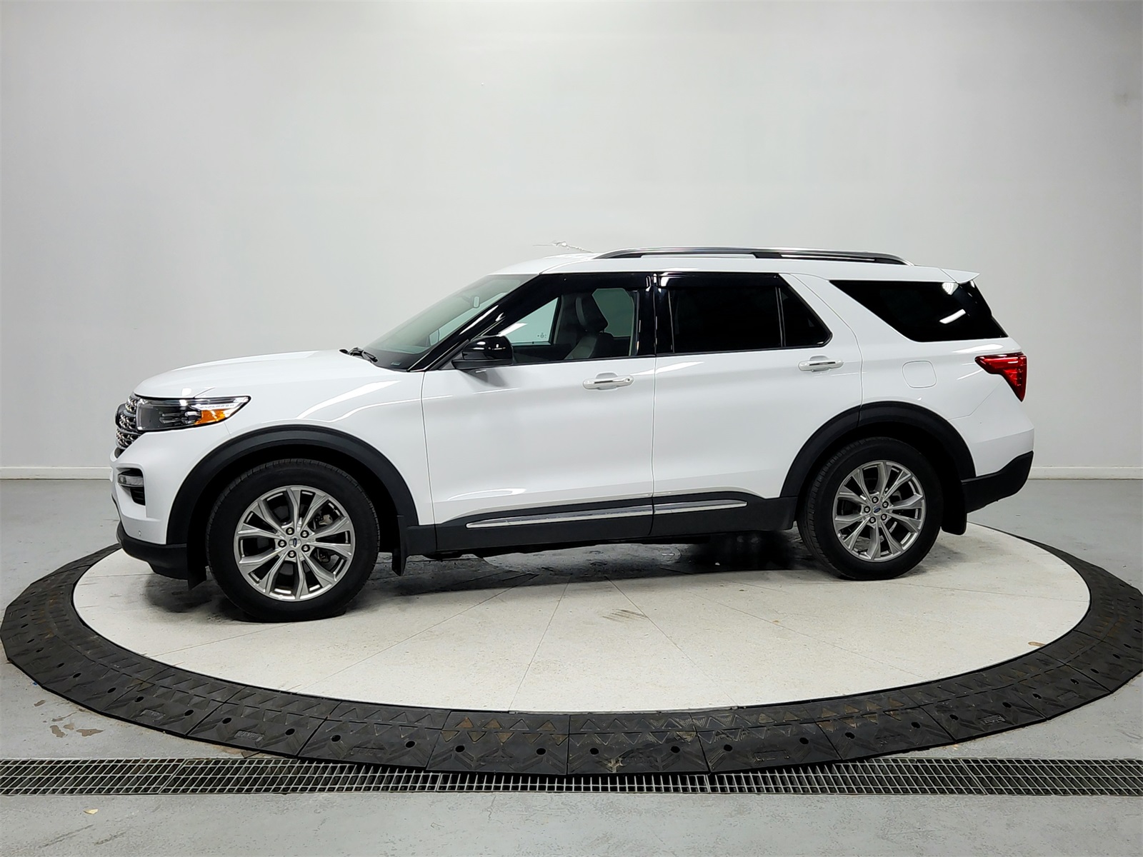 2024 Ford Explorer Limited photo 3