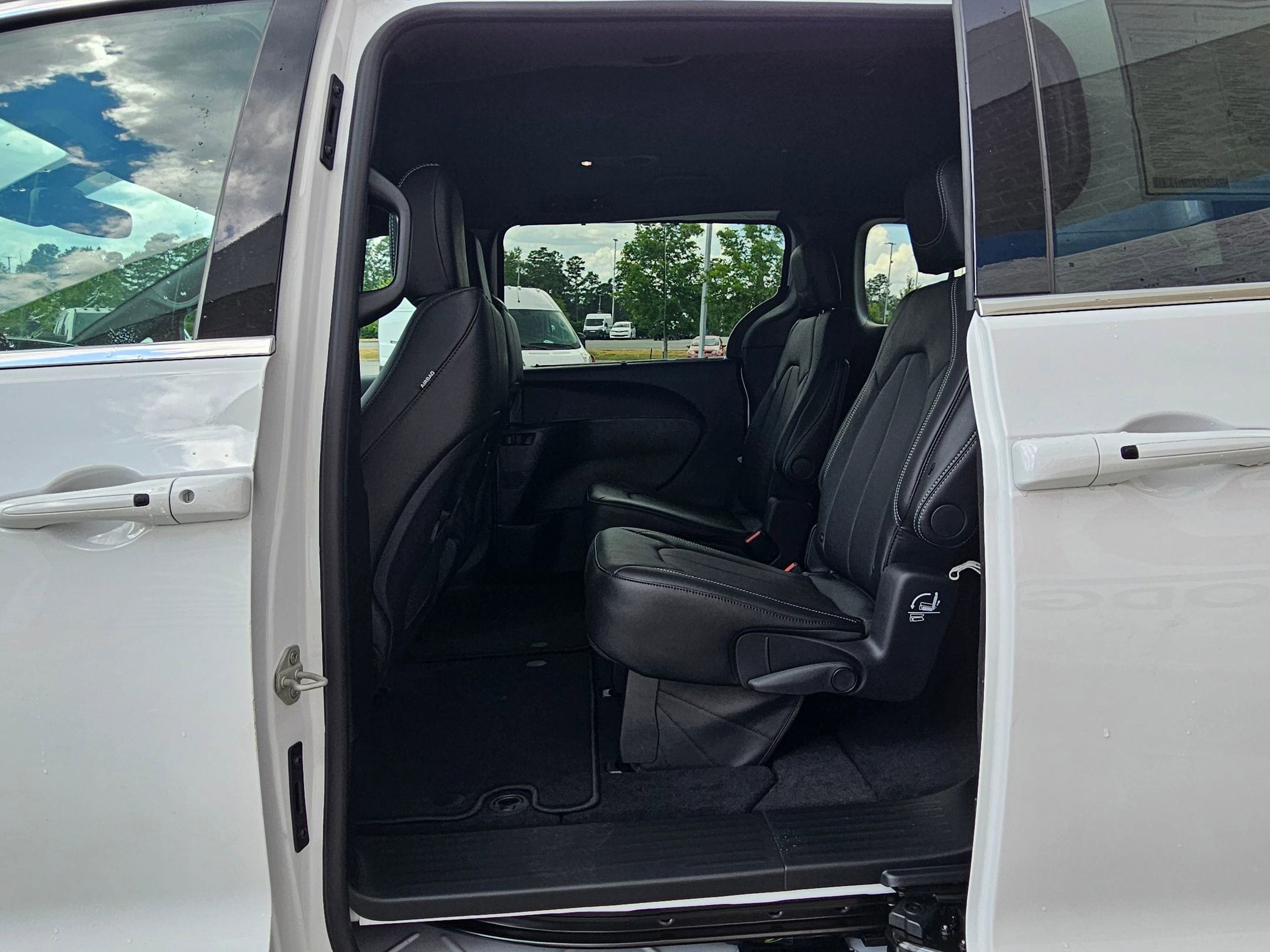 2025 Chrysler Pacifica photo 22