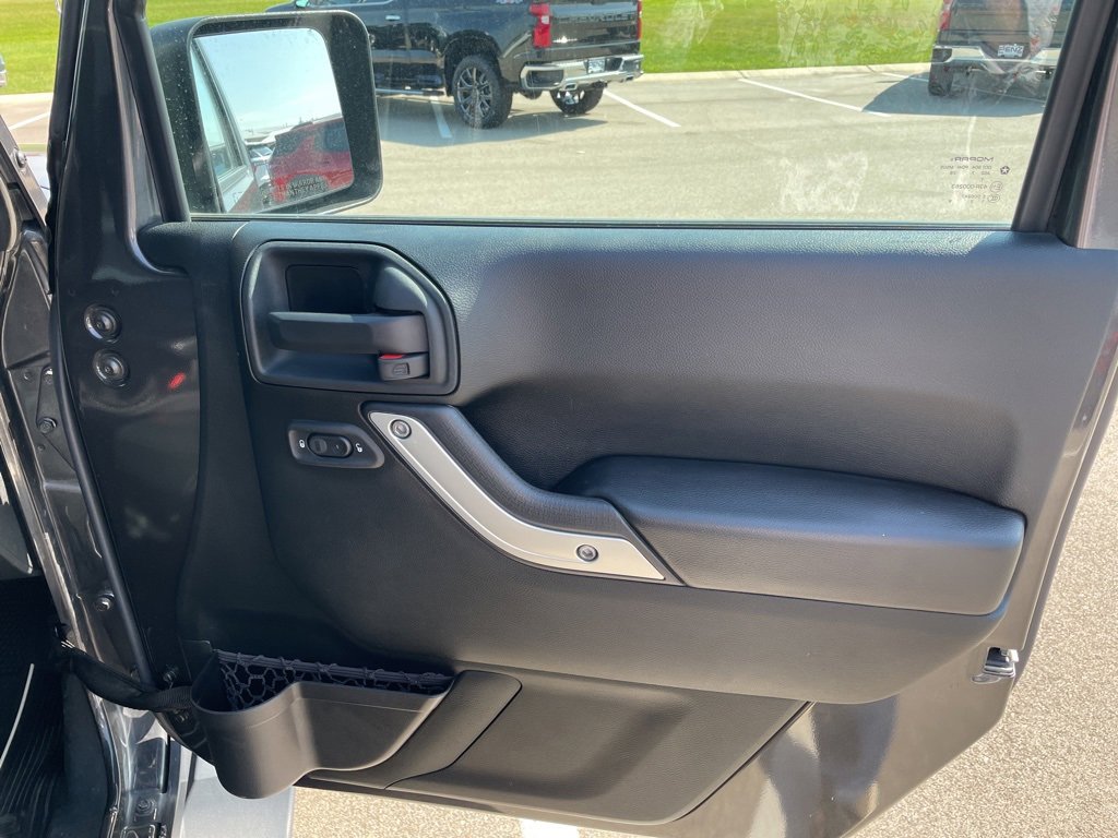 2018 Jeep Wrangler Unlimited Sahara photo 17