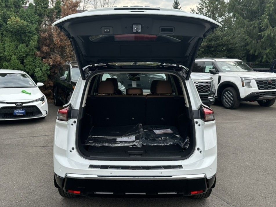 2026 Nissan Rogue Platinum photo 8