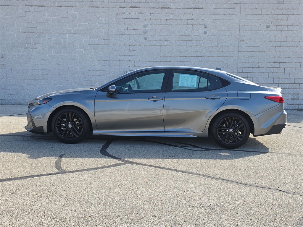 2025 Toyota Camry SE photo 5