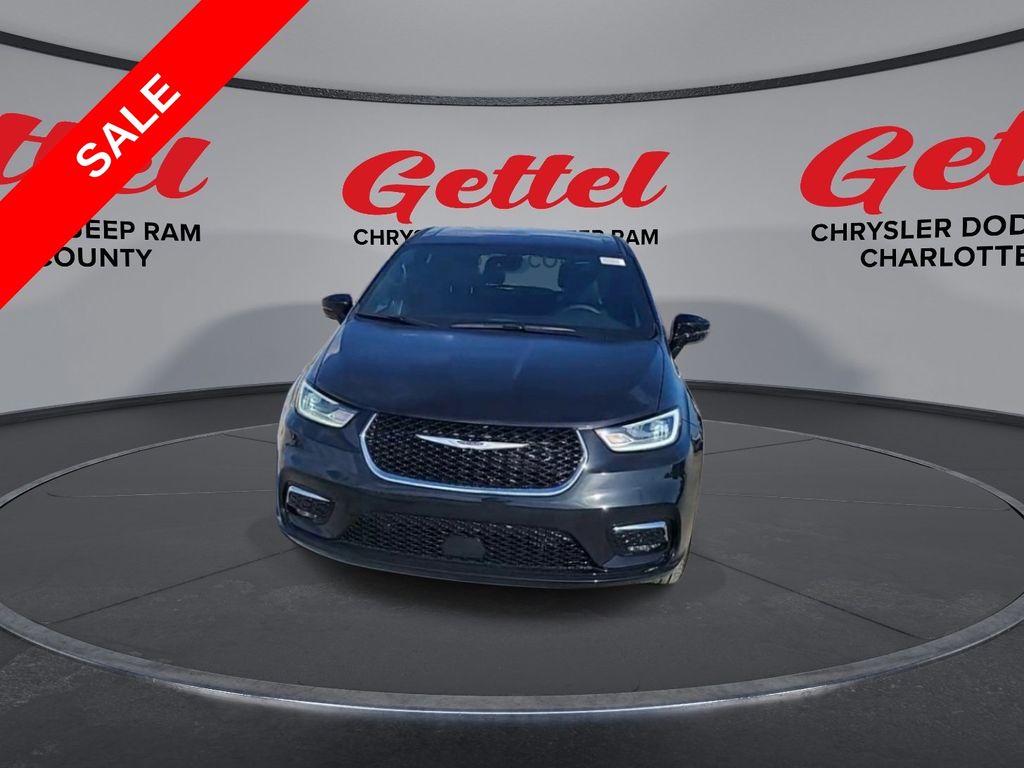 2025 Chrysler Pacifica photo 3