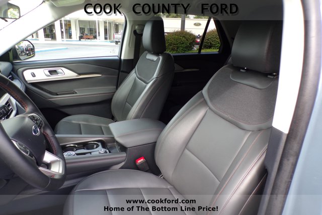 2025 Ford Explorer photo 2