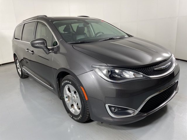 2020 Chrysler Pacifica Hybrid Touring L photo 2