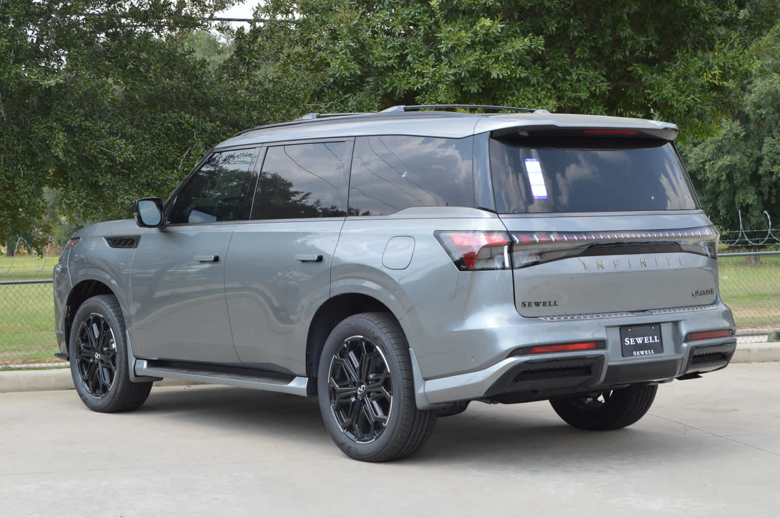 2026 Infiniti QX80 Sensory photo 4