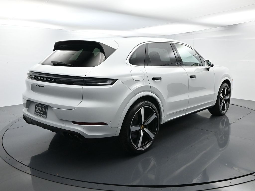 2024 Porsche Cayenne Base photo 12