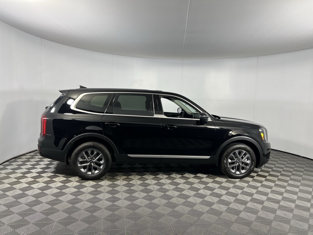 2024 Kia Telluride LX photo 3