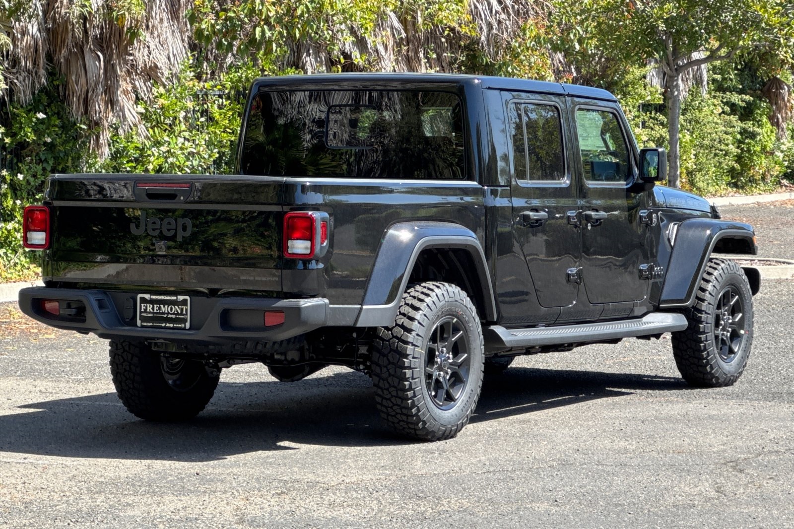 2025 Jeep Gladiator Sport photo 3