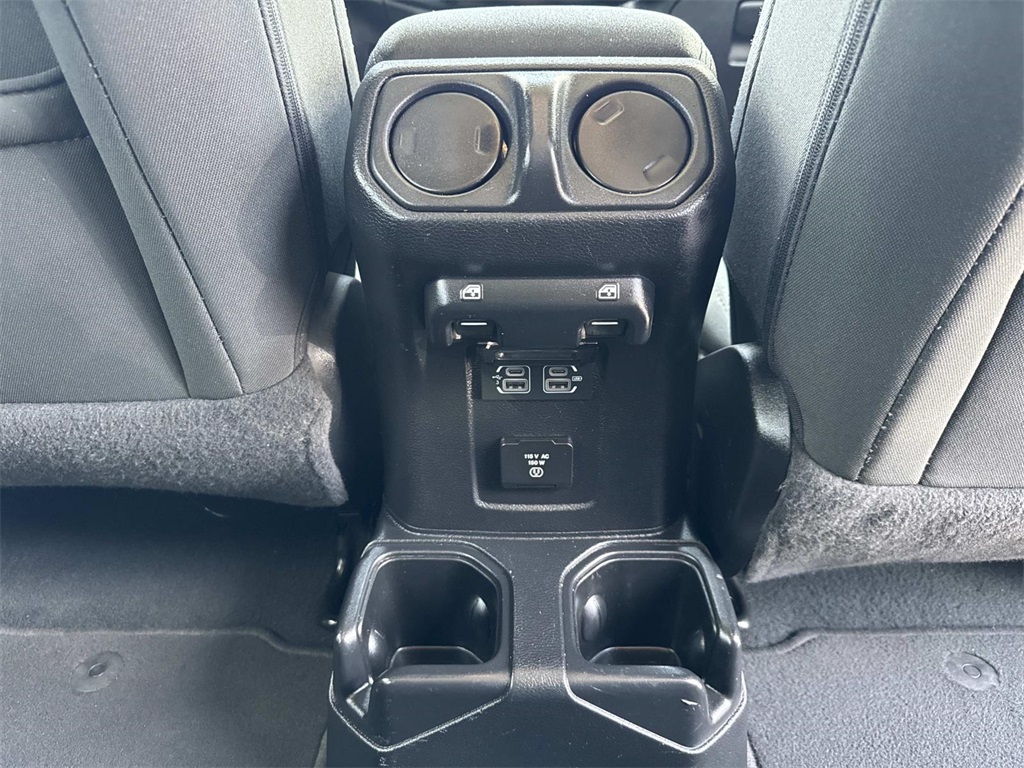 2020 Jeep Wrangler Unlimited Sahara photo 22