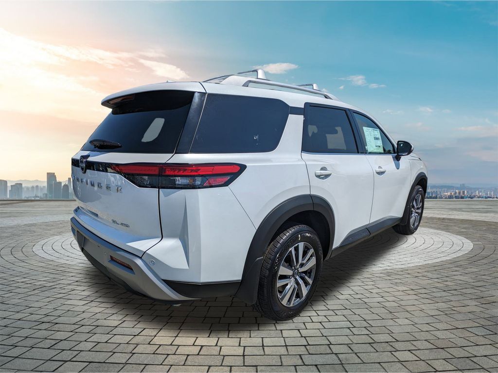 2025 Nissan Pathfinder SL photo 2