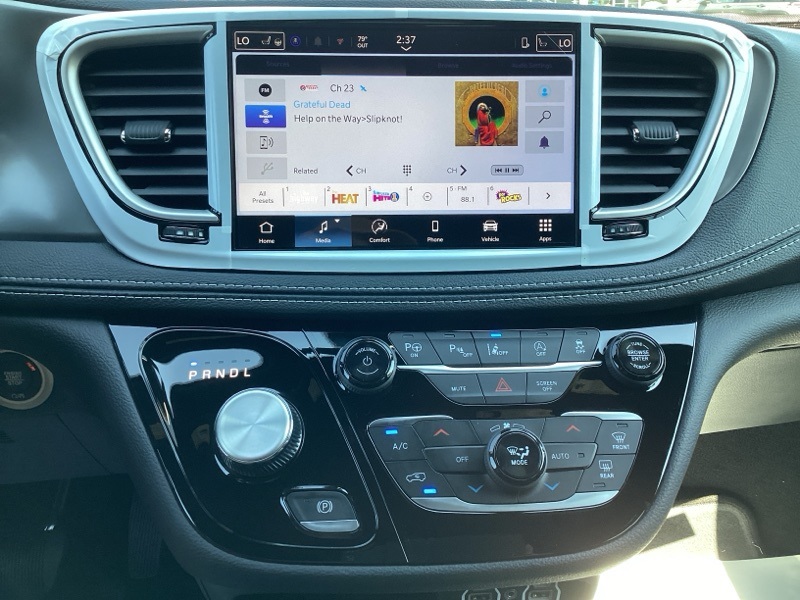 2025 Chrysler Pacifica photo 31