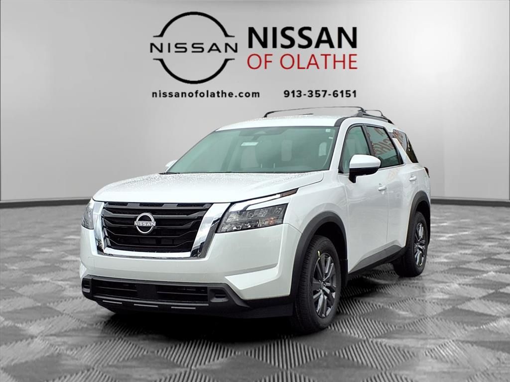2025 Nissan Pathfinder SV's photo