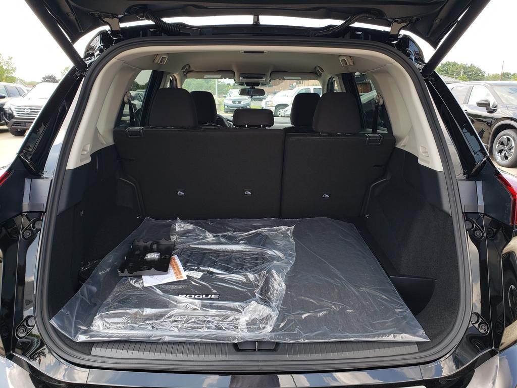 2026 Nissan Rogue SV photo 2
