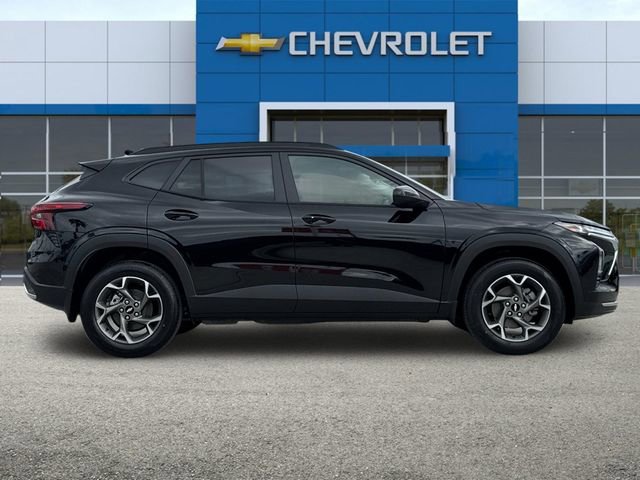 2026 Chevrolet Trax LT photo 2