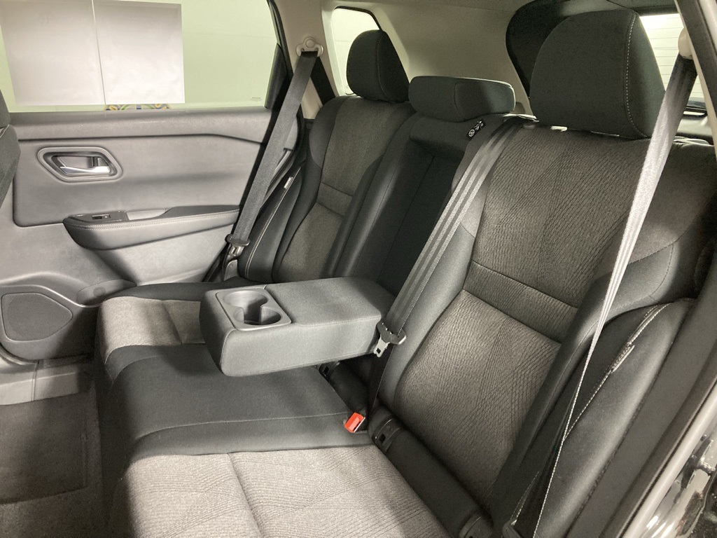 2024 Nissan Rogue SV photo 10