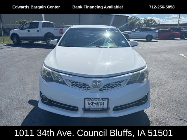 2013 Toyota Camry SE photo 2
