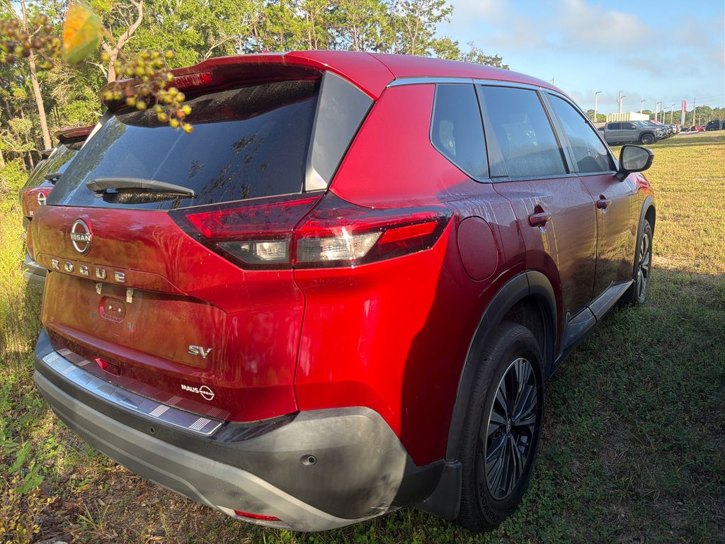 2022 Nissan Rogue SV photo 2
