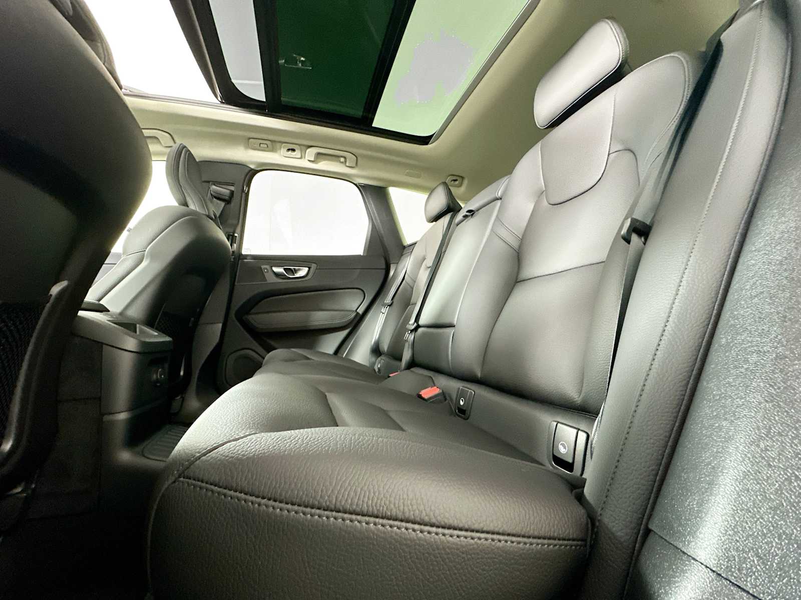 2025 Volvo XC60 T8 Plus photo 20